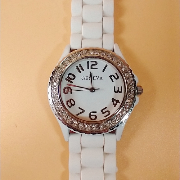 Geneva watch white silicone band Rhinestones - Picture 3 of 7